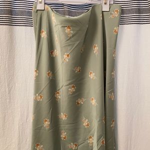 Long satin skirt w/flowers